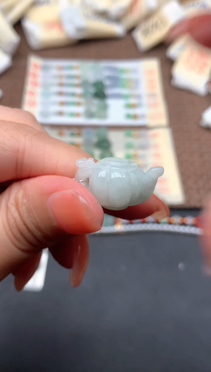未镶嵌挂件翡翠1