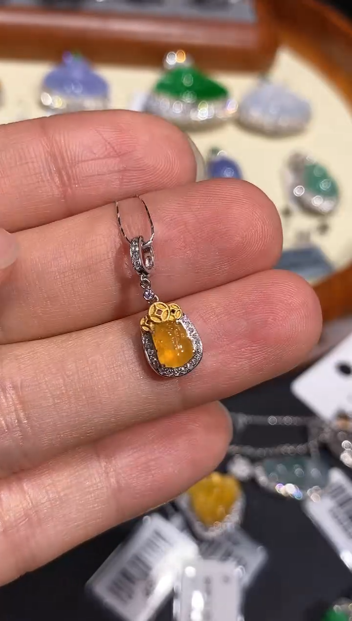 【闪购商品】翡翠吊坠(不含链)18K金镶嵌吊坠