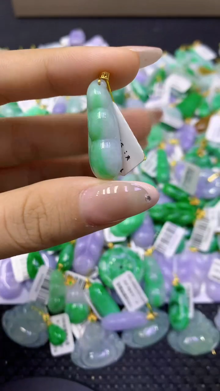 颈饰18K金镶嵌翡翠天然缅甸翡翠A货