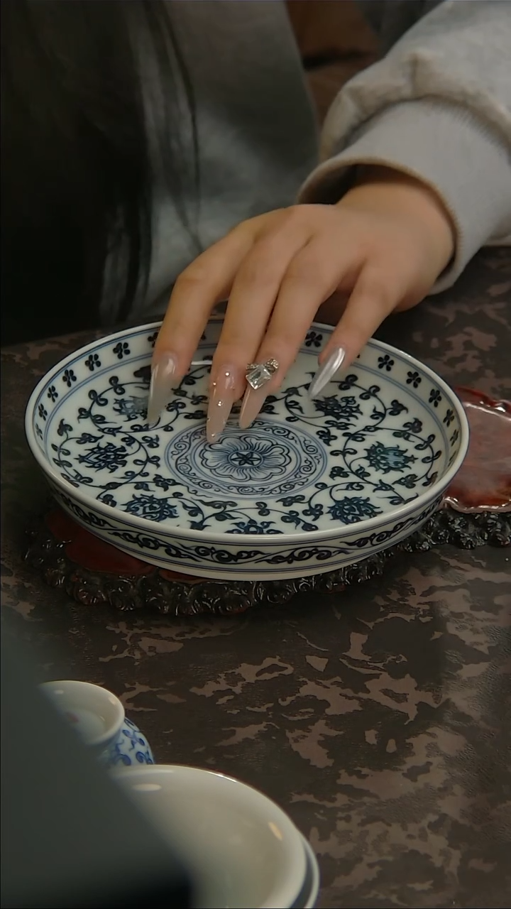 【闪购商品】青花手绘缠枝莲壶承