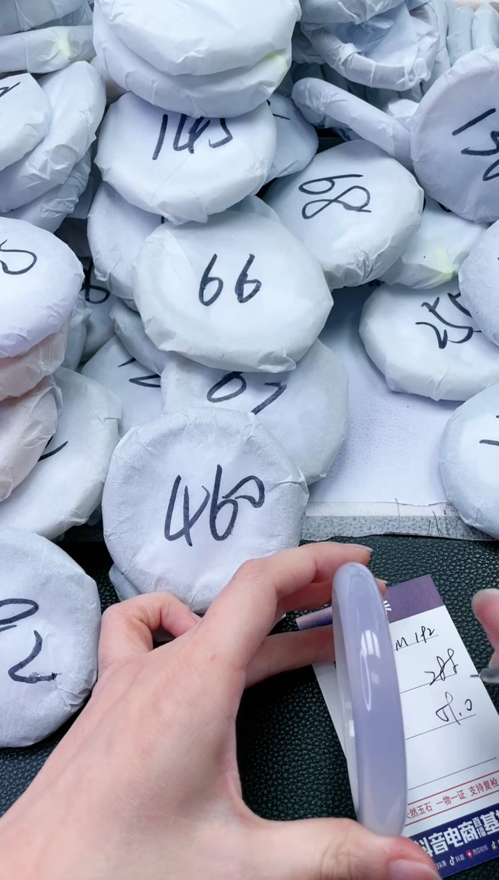 【闪购商品】石英质玉手镯未镶嵌M192