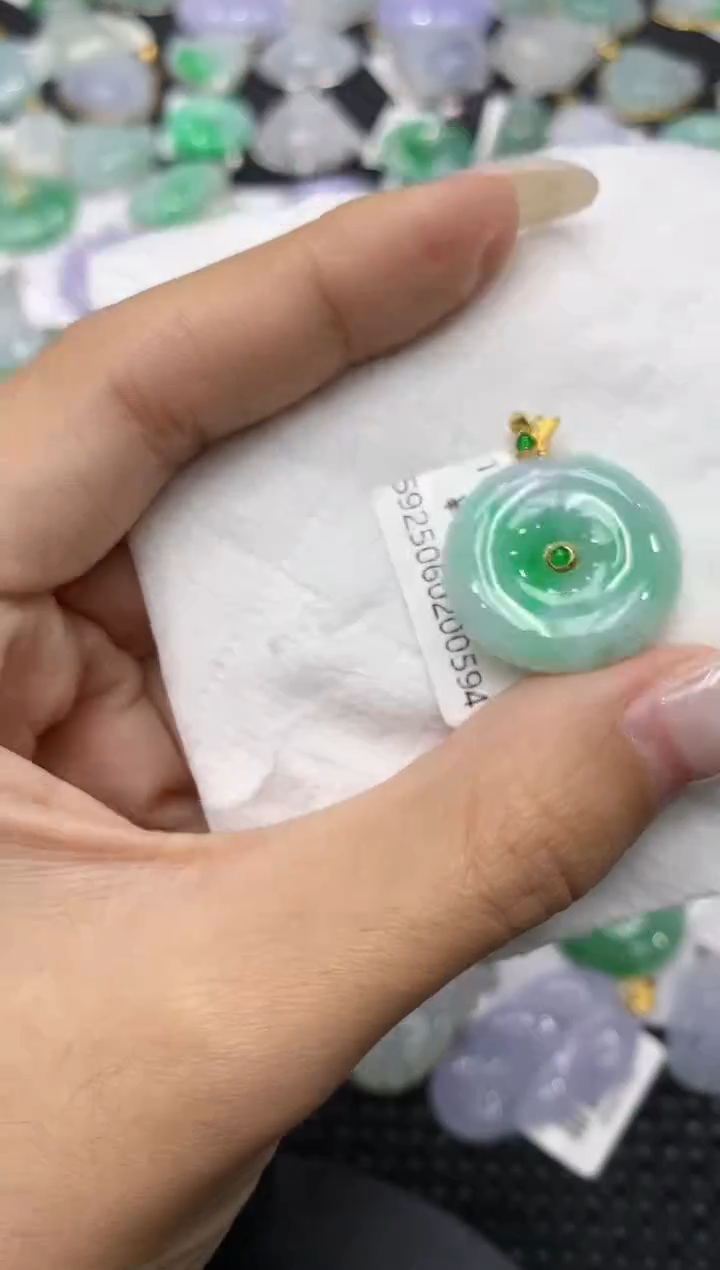 颈饰18K金镶嵌翡翠11111111111