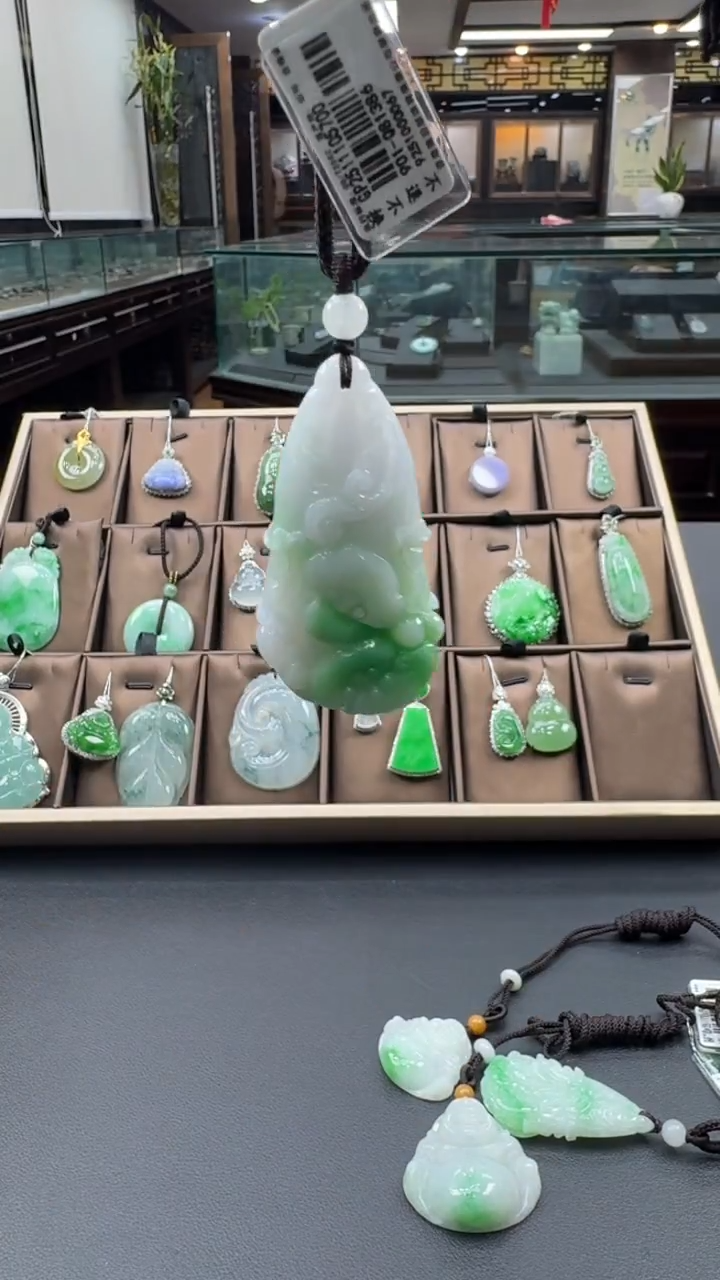 颈饰未镶嵌翡翠白菜