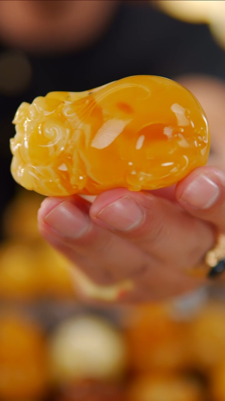 裸石琥珀未镶嵌焦皮料橘底貔貅62.4