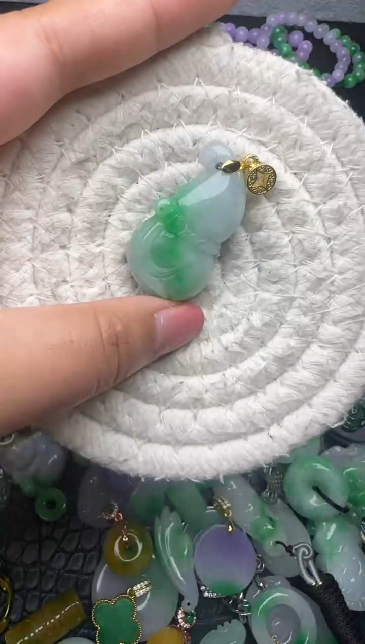 颈饰未镶嵌翡翠缅甸翡翠吊坠