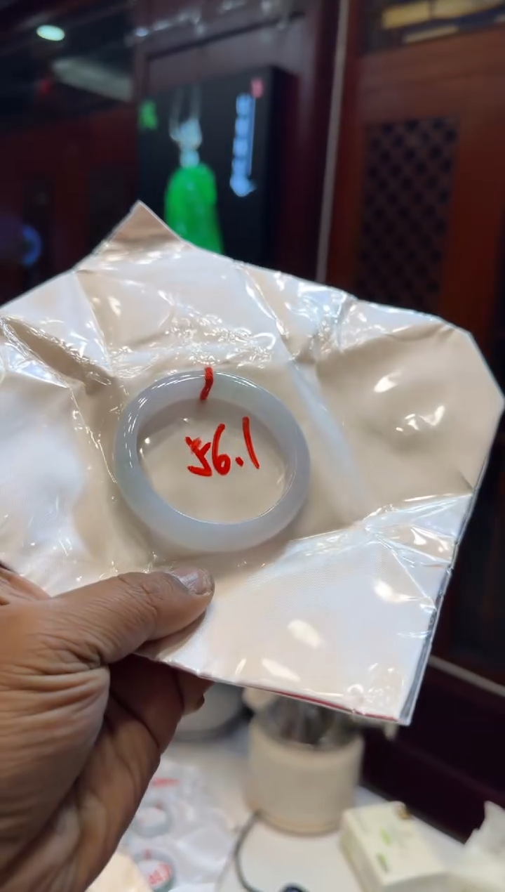 未镶嵌手镯翡翠手镯