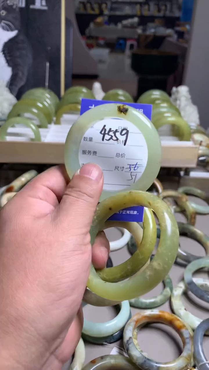 【闪购商品】蛇纹石玉手镯未镶嵌4559