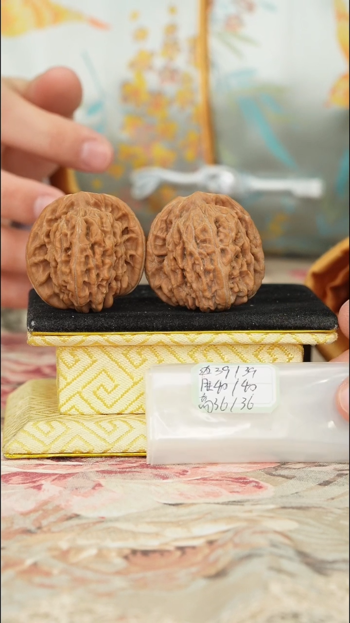 【闪购商品】文玩核桃把件一代楼