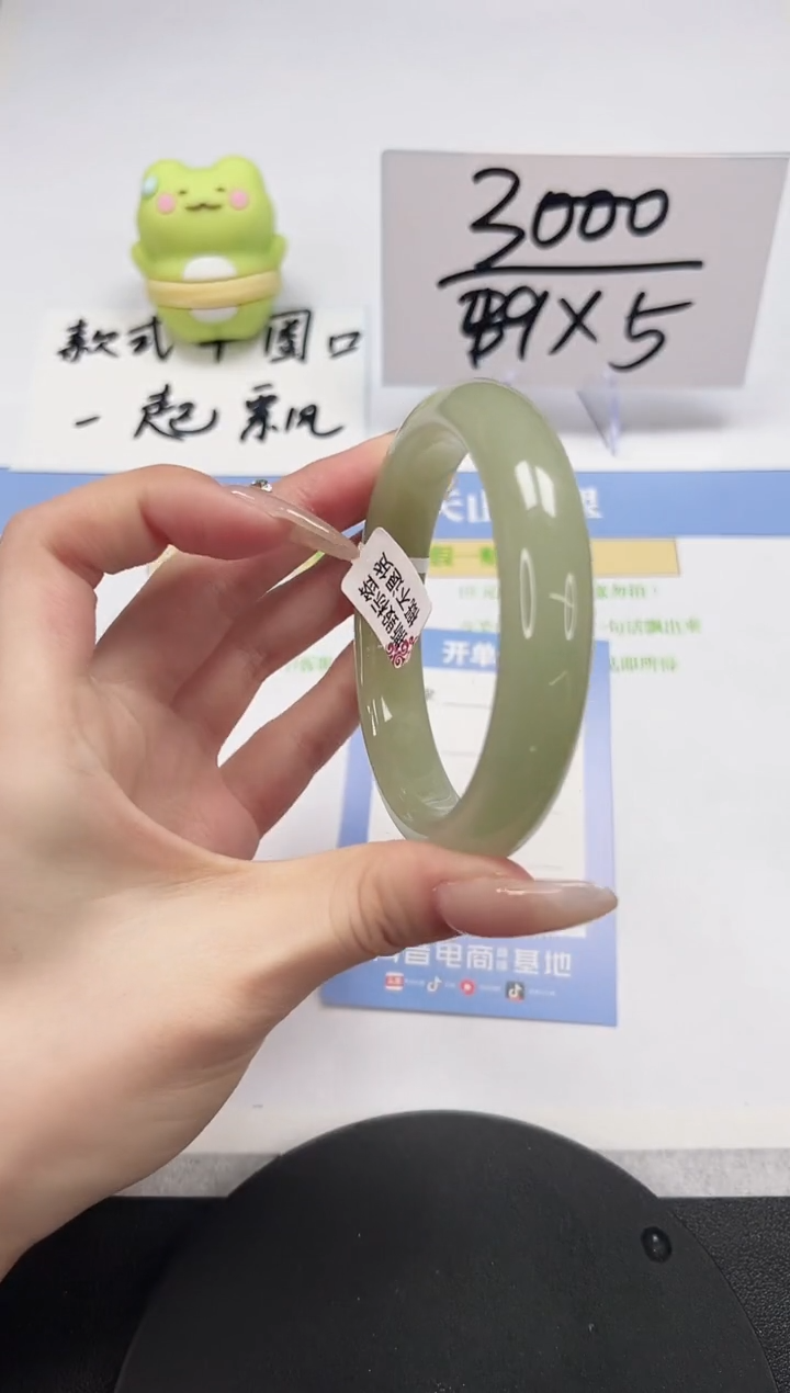 【闪购商品】石英质玉手镯未镶嵌A19-62.2