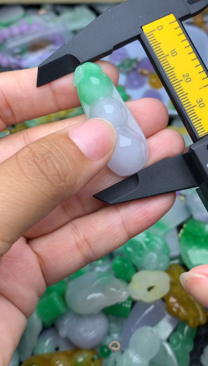 颈饰未镶嵌翡翠天然缅甸翡翠吊坠