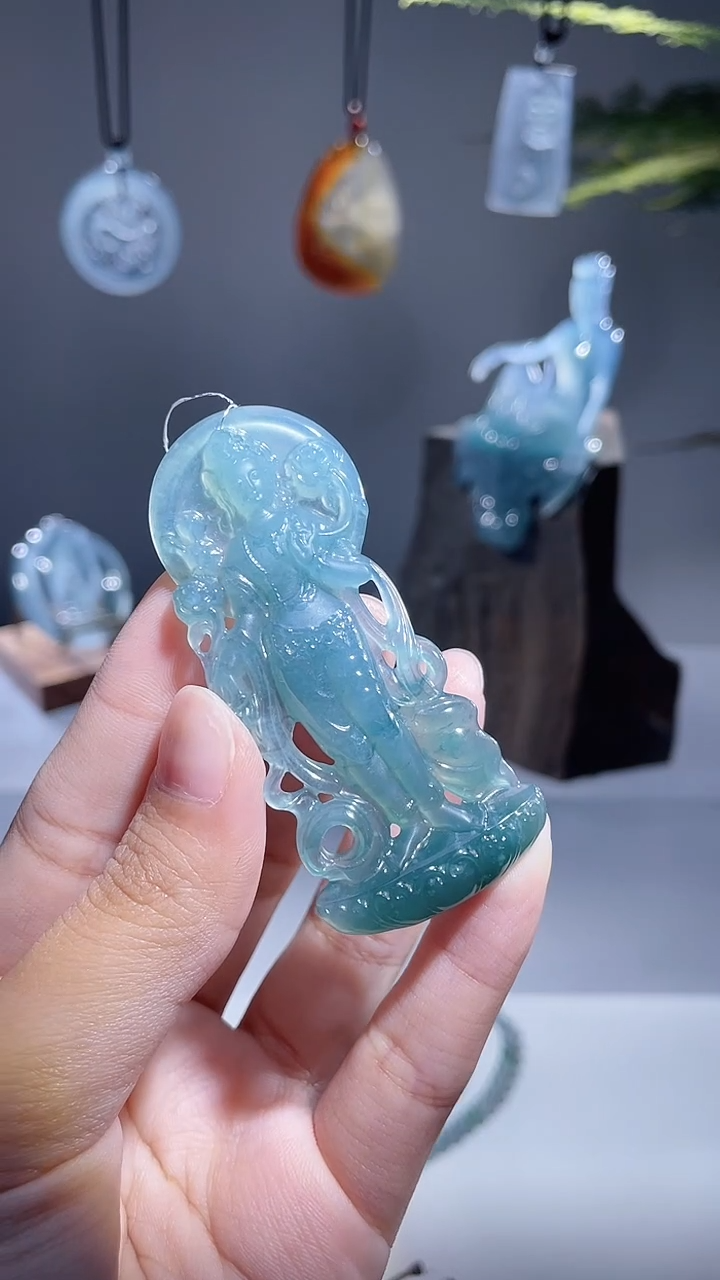 颈饰未镶嵌翡翠观音