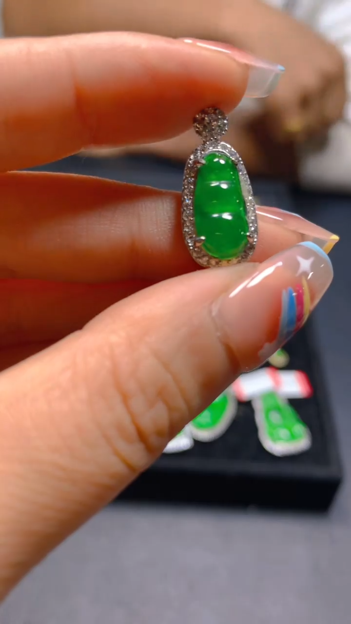 【闪购商品】翡翠未镶嵌吊坠(赠链)0816924887/多样性发一