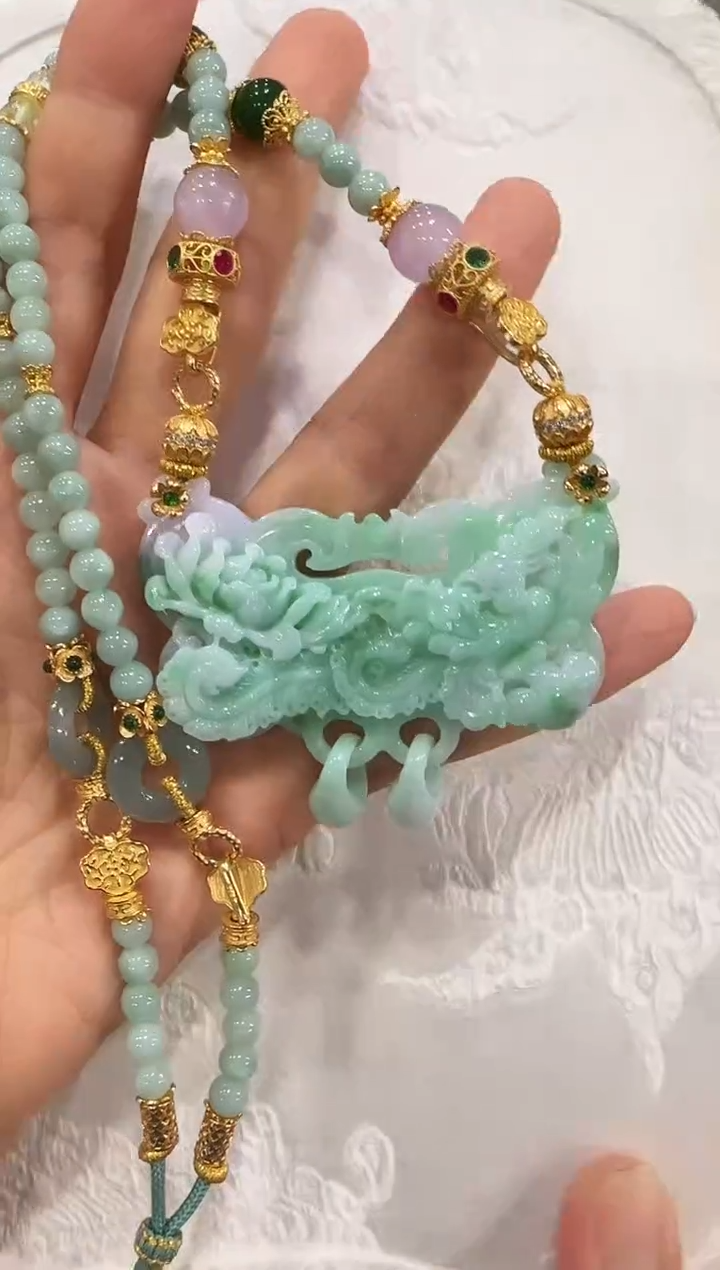 翡翠未镶嵌颈饰国风