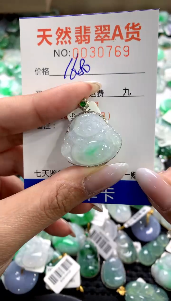 颈饰18K金镶嵌翡翠1111111111111111