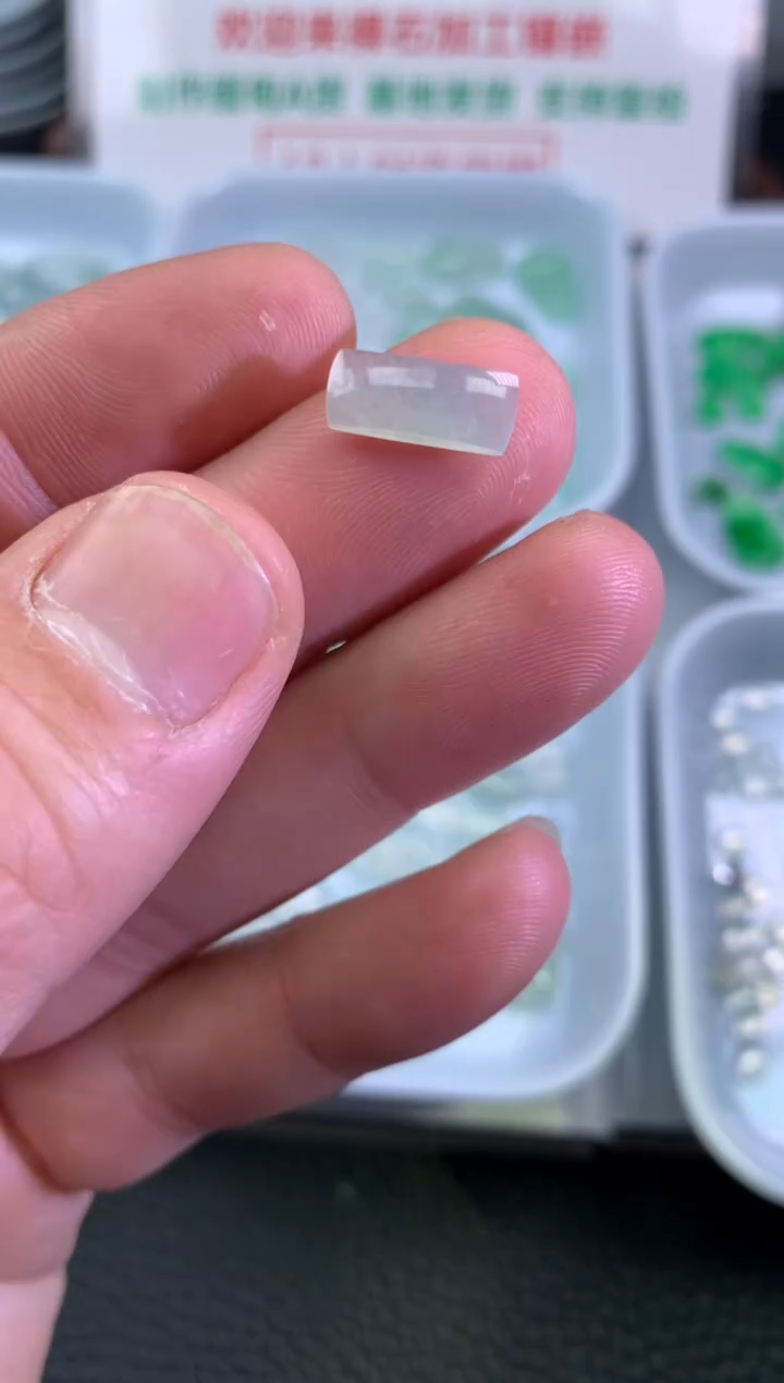 【闪购商品】翡翠颈饰未镶嵌马鞍