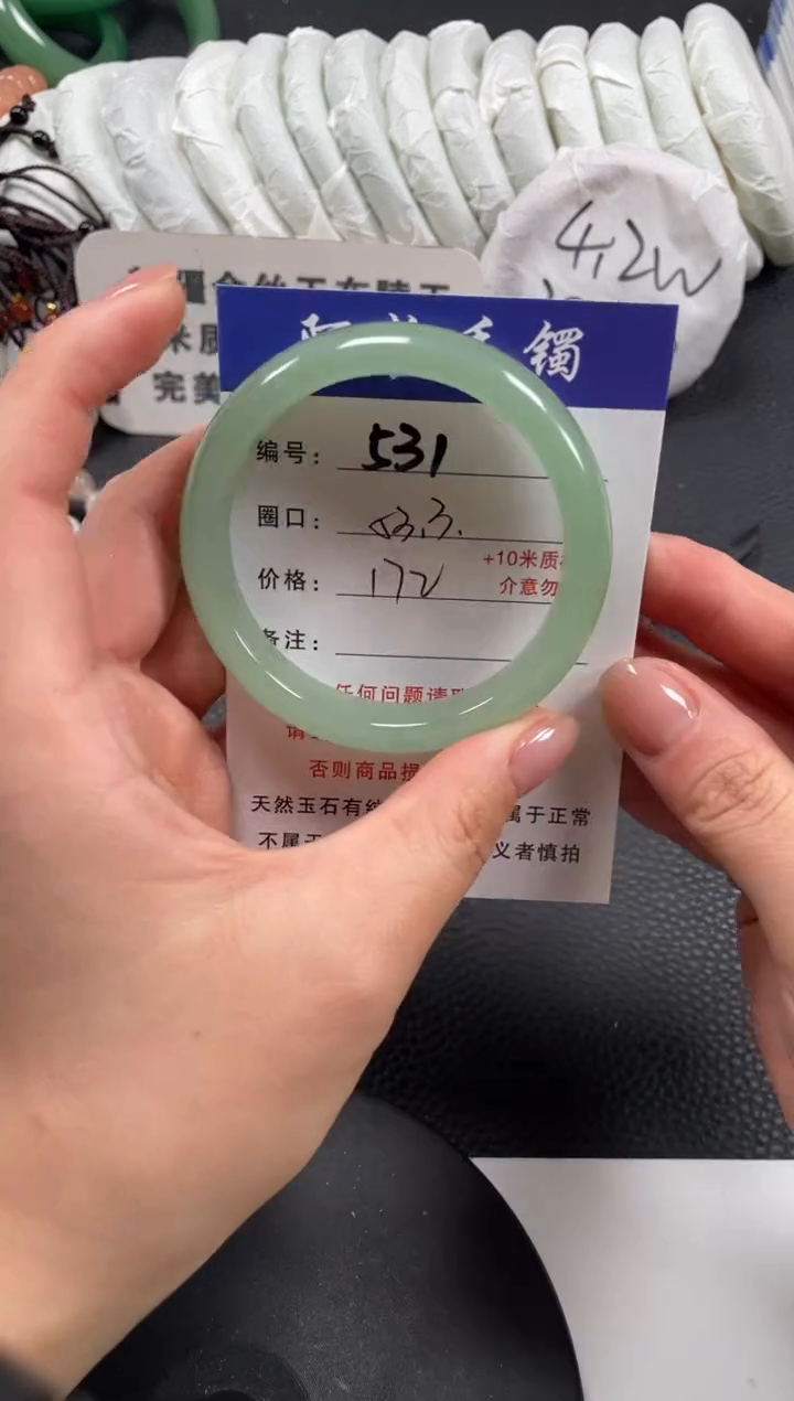 【闪购商品】石英质玉手镯未镶嵌53