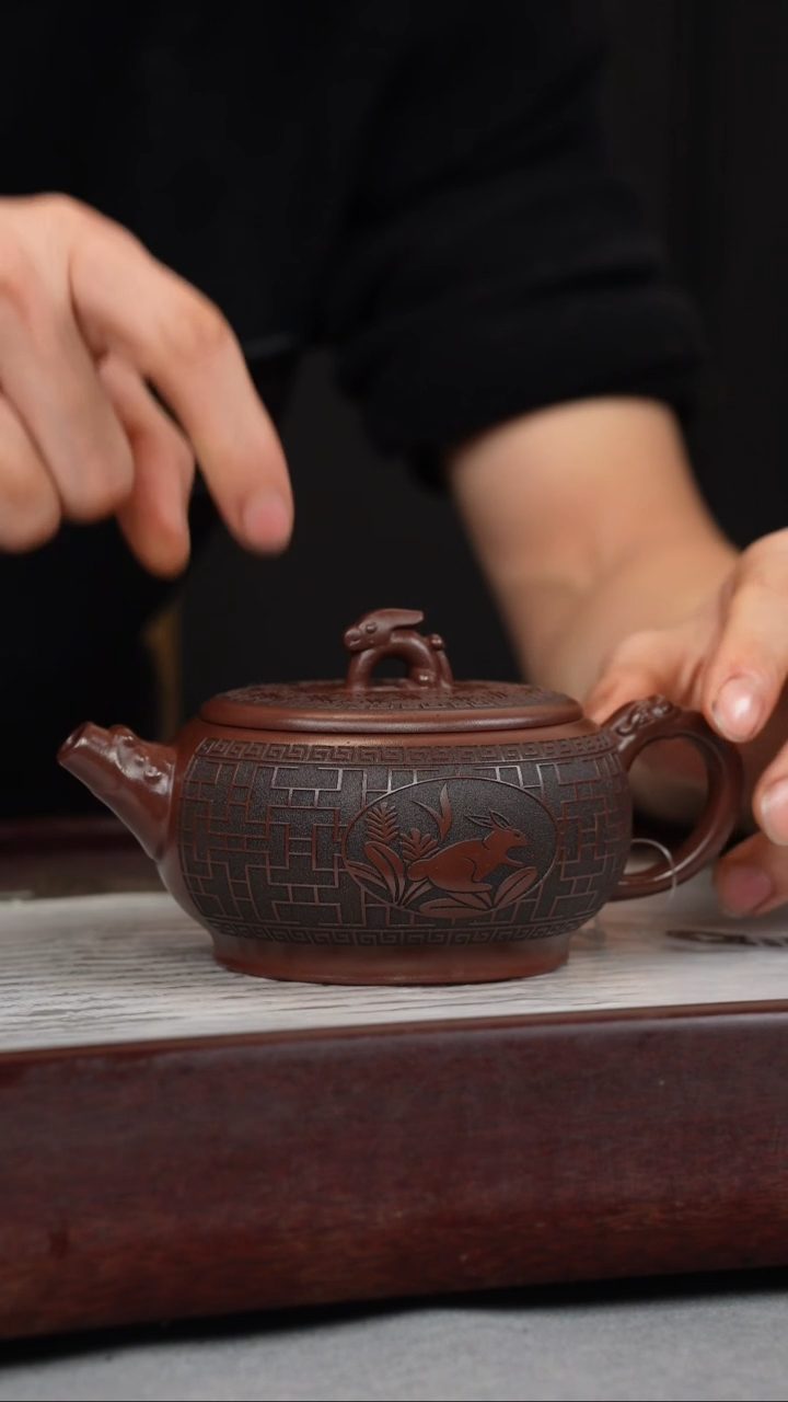 【闪购商品】紫砂茶壶龙血砂 玉兔呈祥 刻绘