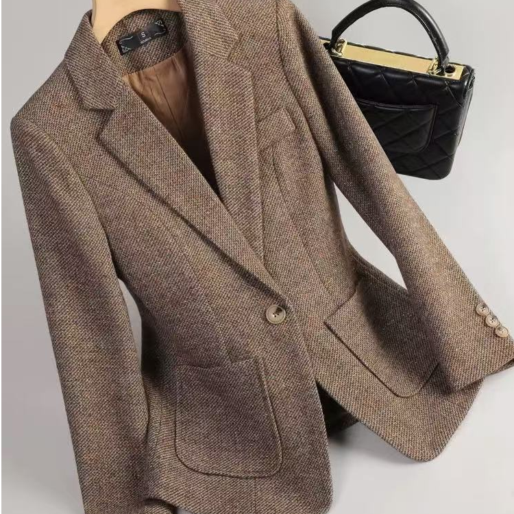 S32黑色女款加厚西装外套轻职风口袋气质小西服排扣休闲