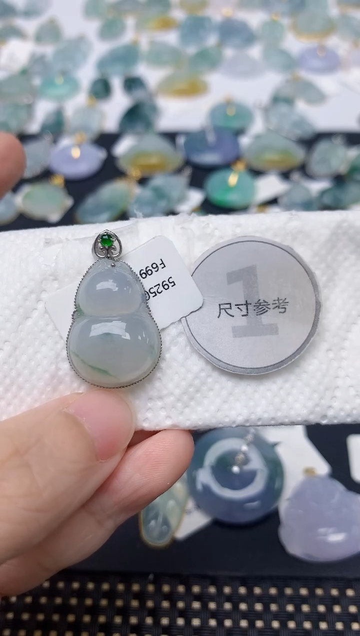 颈饰18K金镶嵌翡翠天然缅甸A货翡翠