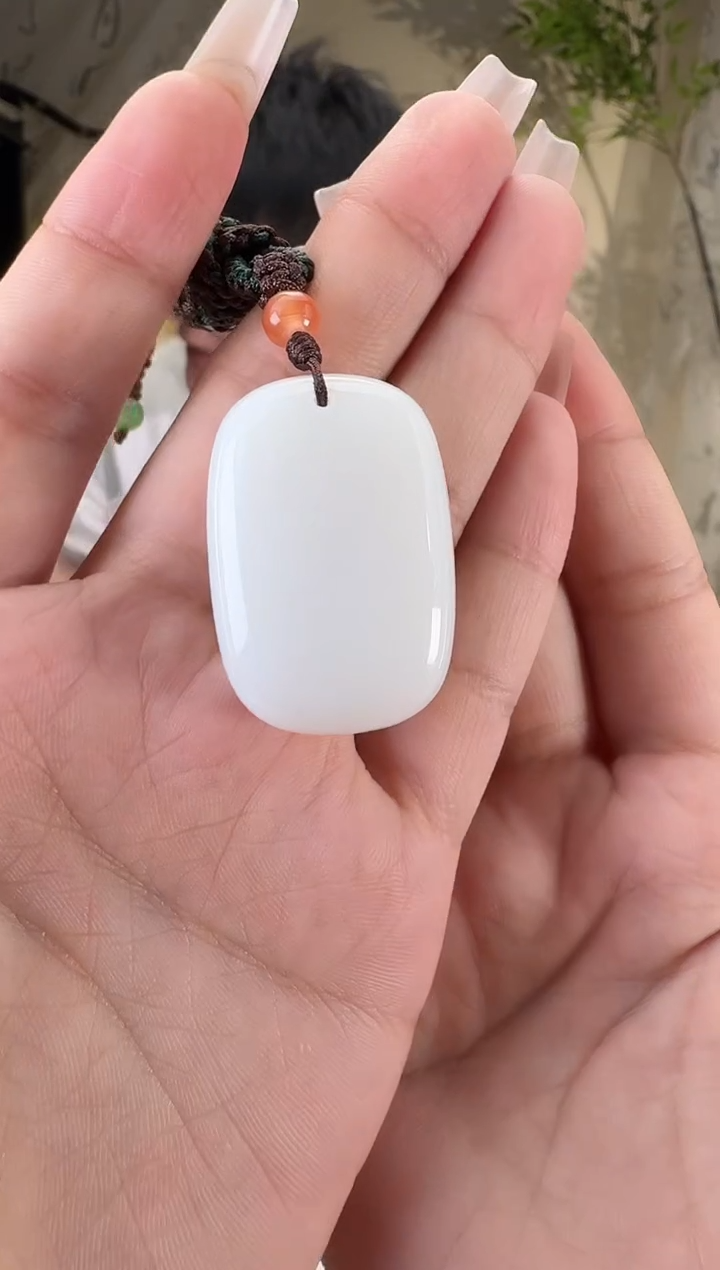 和田玉未镶嵌颈饰无事牌