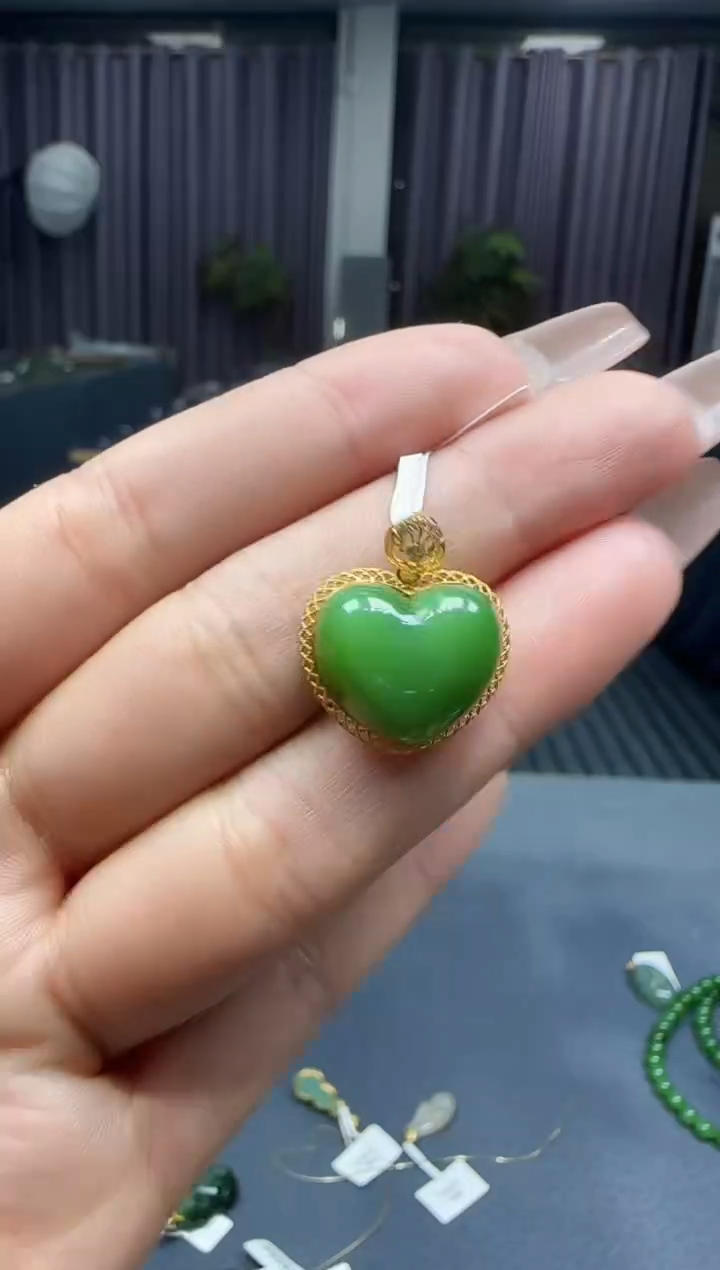 【闪购商品】和田玉挂件18K金镶嵌1