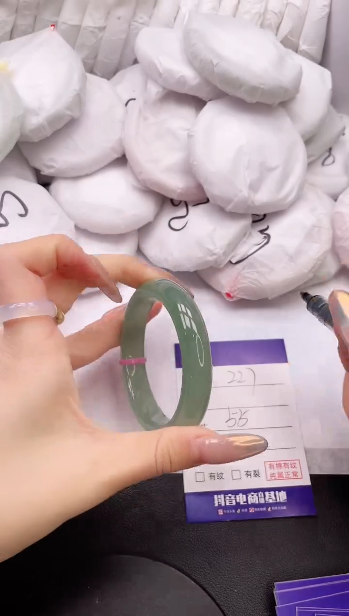 【闪购商品】石英质玉手镯未镶嵌15K227-55