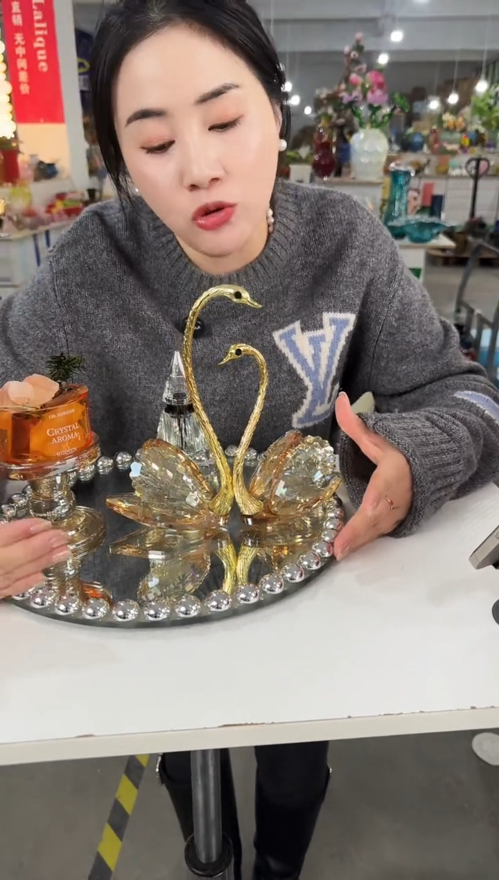 YS-琥珀金色水晶天鹅