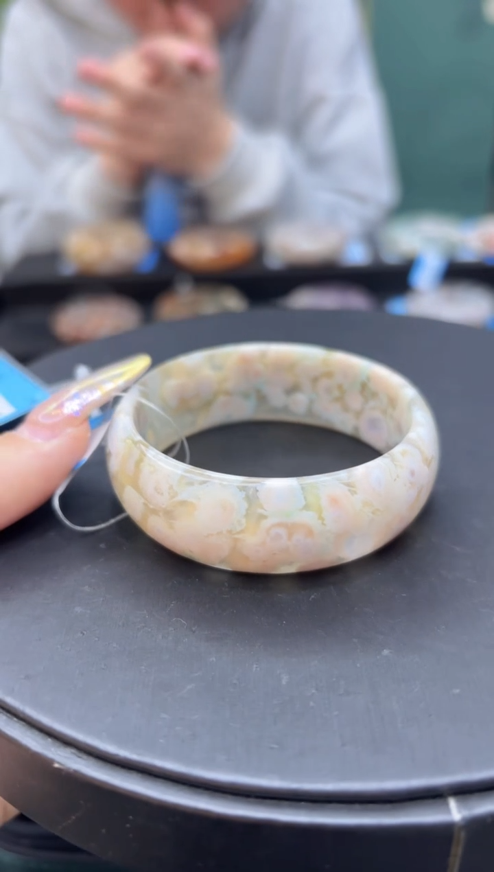 【闪购商品】石英质玉未镶嵌手镯C127(53圈