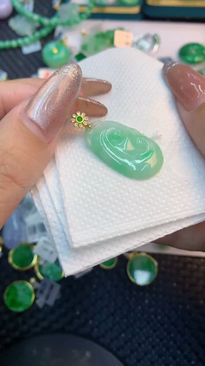 颈饰未镶嵌翡翠1