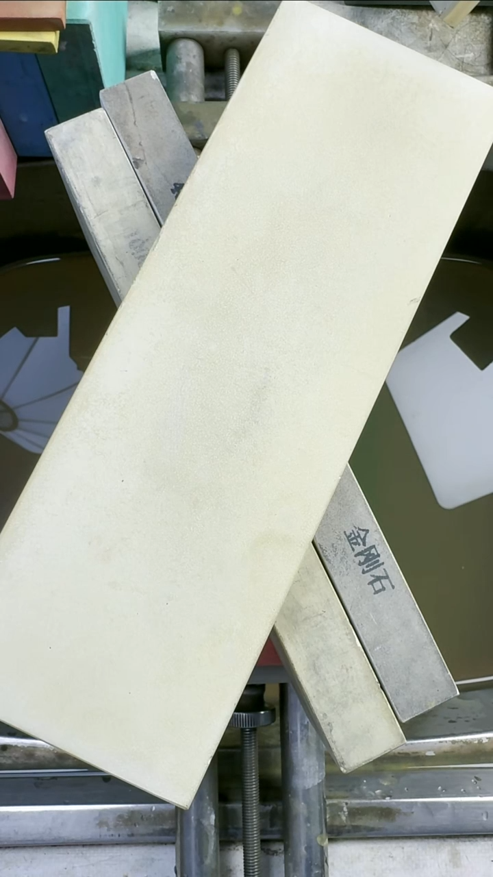 白刚玉丑***显浇筑金刚石大板1000目大瑕疵