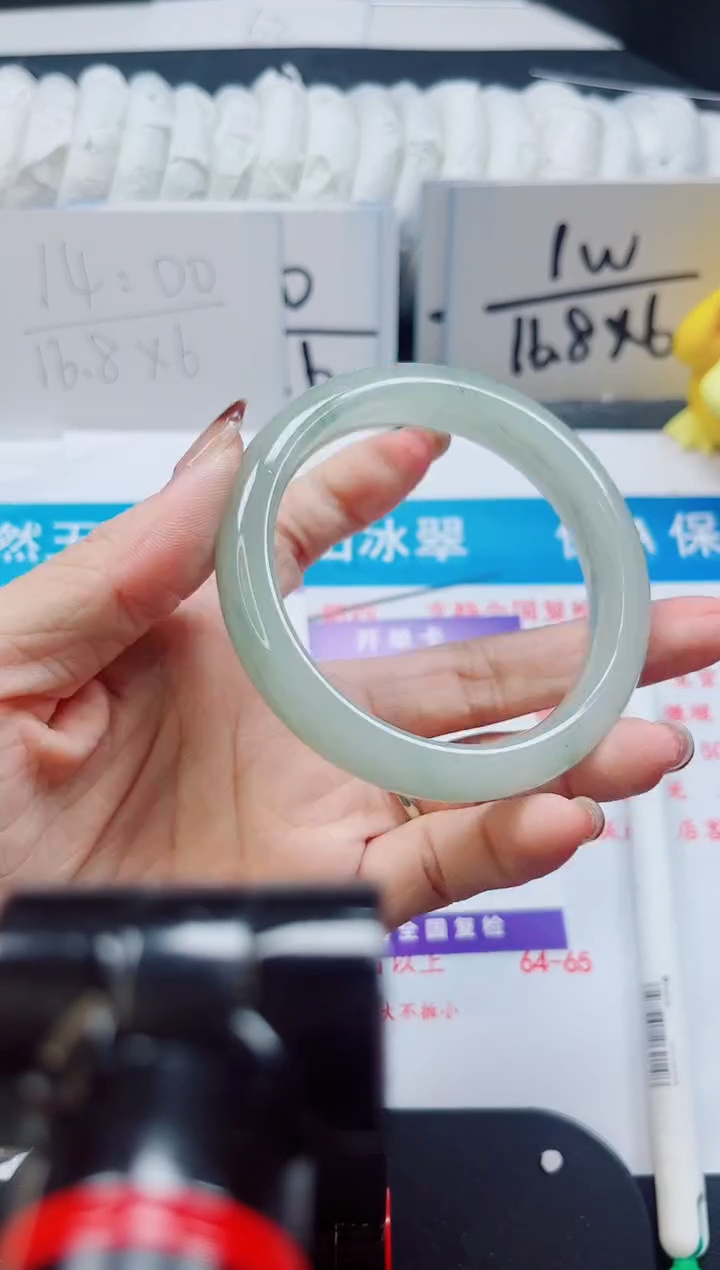 【闪购商品】石英质玉未镶嵌手镯497