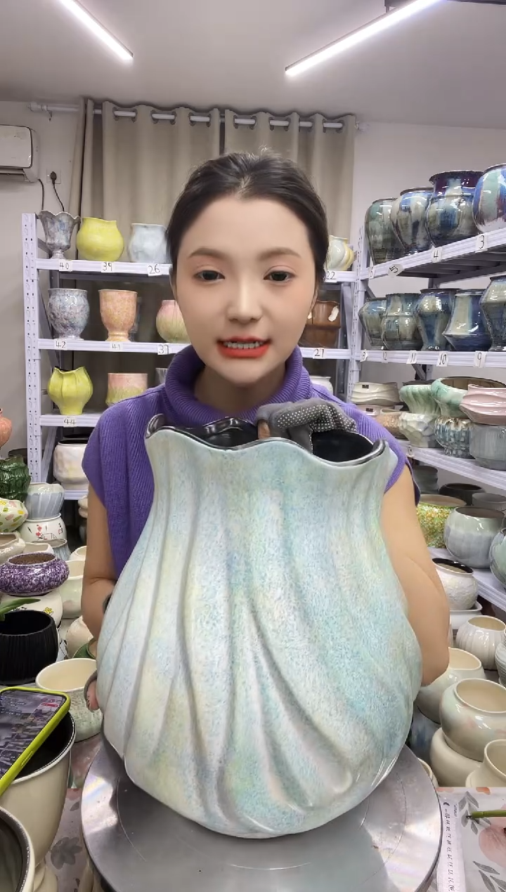 【12.4号】  花盆  高 ：    31口：19