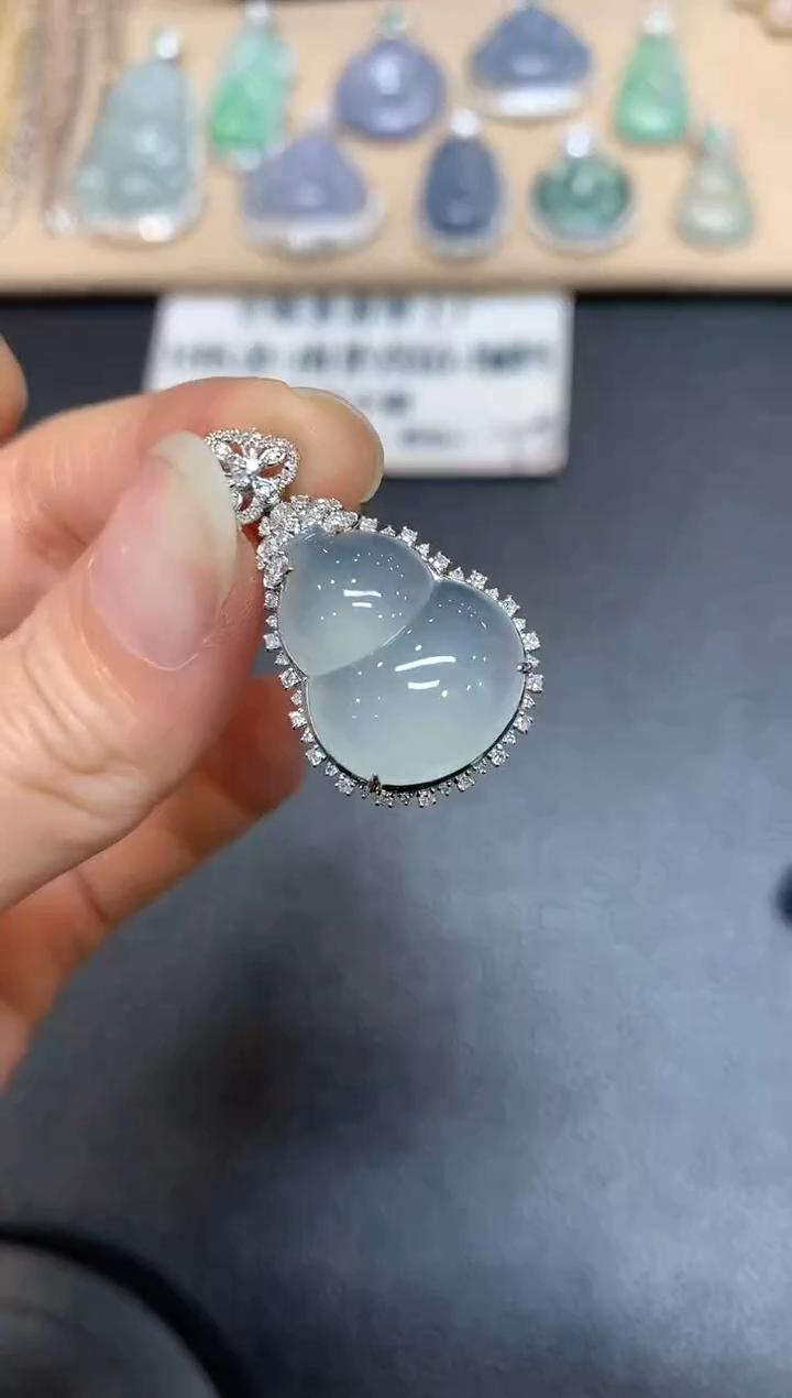 【闪购商品】翡翠颈饰18K金镶嵌葫芦【无服务费