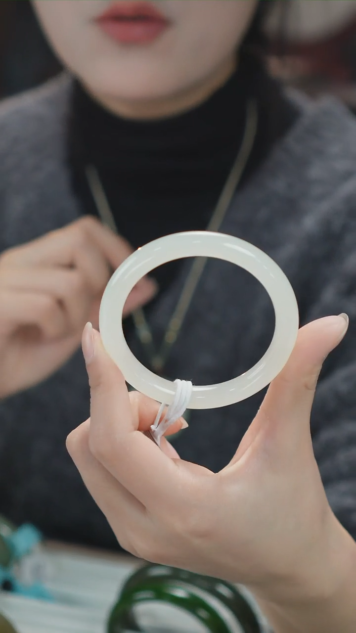 【闪购商品】和田玉手镯未镶嵌天然和田玉手镯拍一发一52