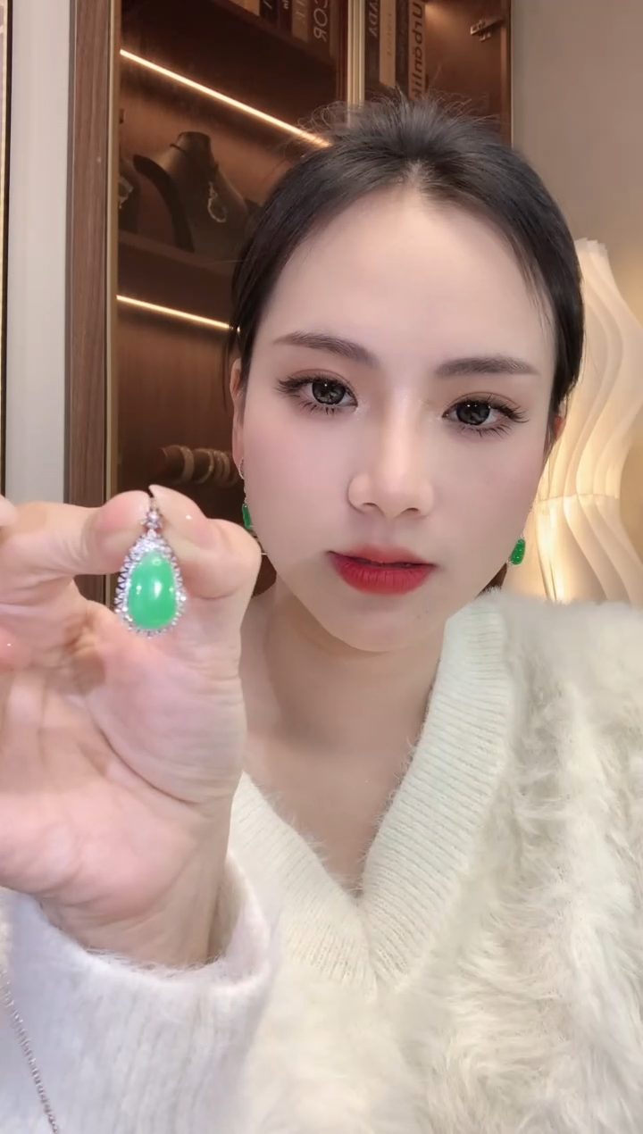 【闪购商品】翡翠吊坠(不含链)18K金镶嵌D32