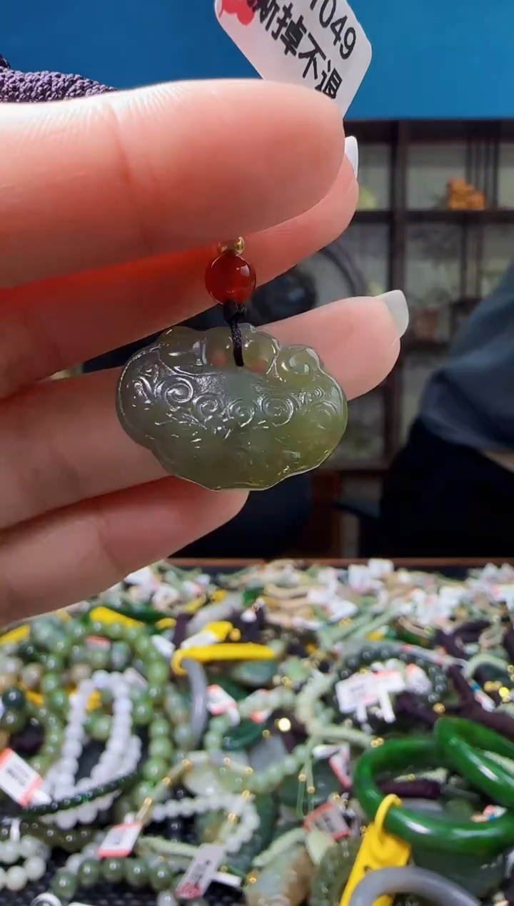 颈饰未镶嵌和田玉1