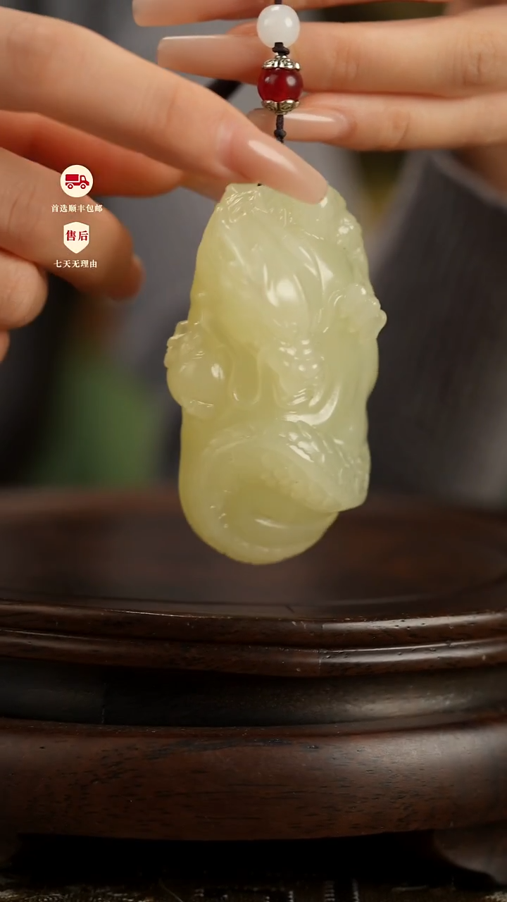 云南石竹叶青雕刻：龙腾四海手把件摆件挂件