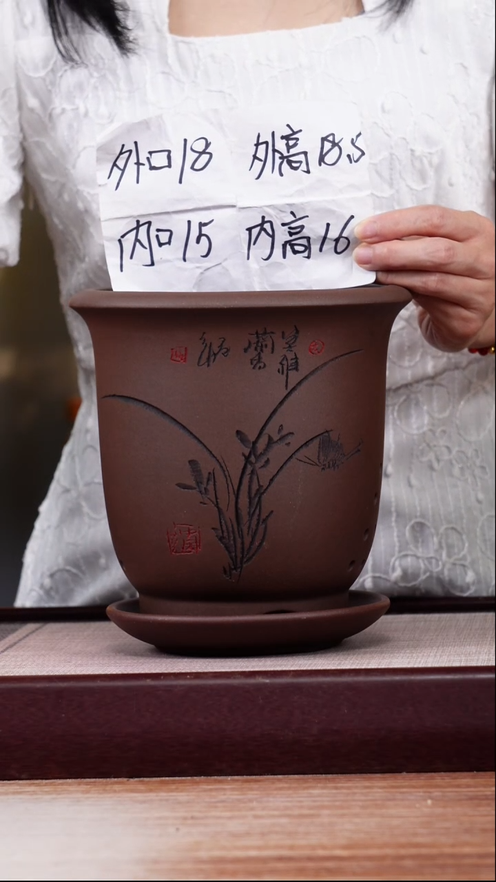 紫砂花盆紫泥刻绘小金钟一只带托