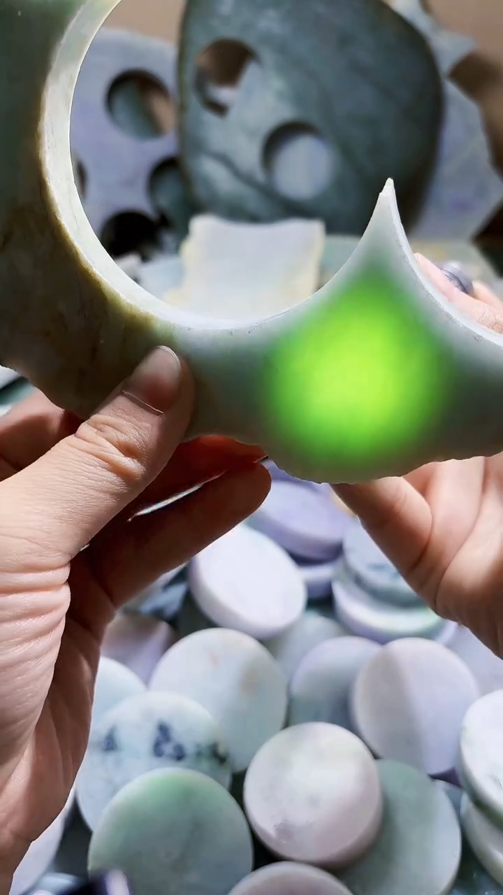 翡翠未镶嵌颈饰翡翠A货 姜谭015