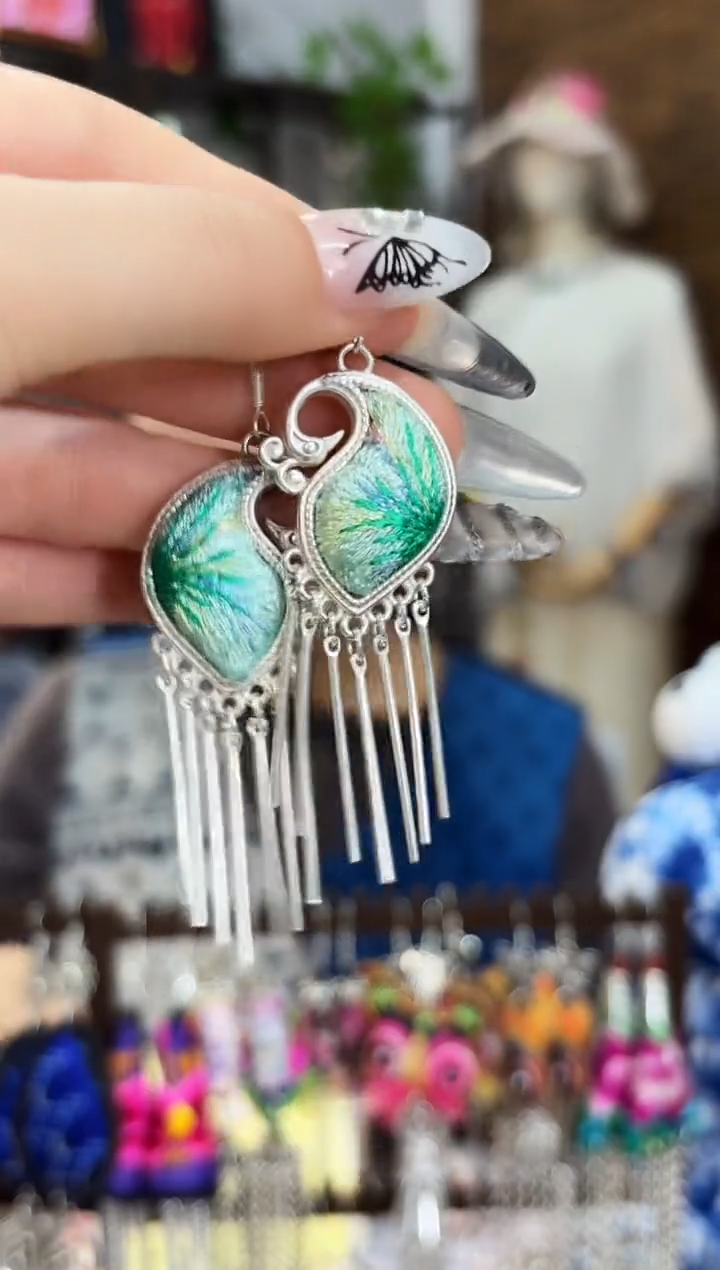 织绣云织瑶非遗老绣饰品565