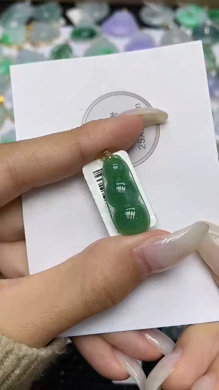 颈饰18K金镶嵌翡翠1