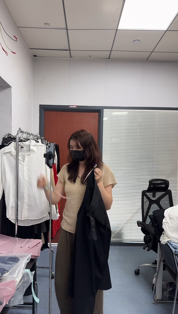 恐龙阿姨红色小香风半身裙M码腰围68