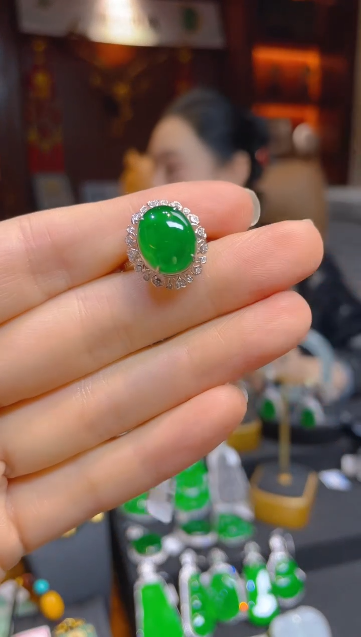 【闪购商品】翡翠戒指18K金镶嵌117656天然A货翡翠蛋面戒指