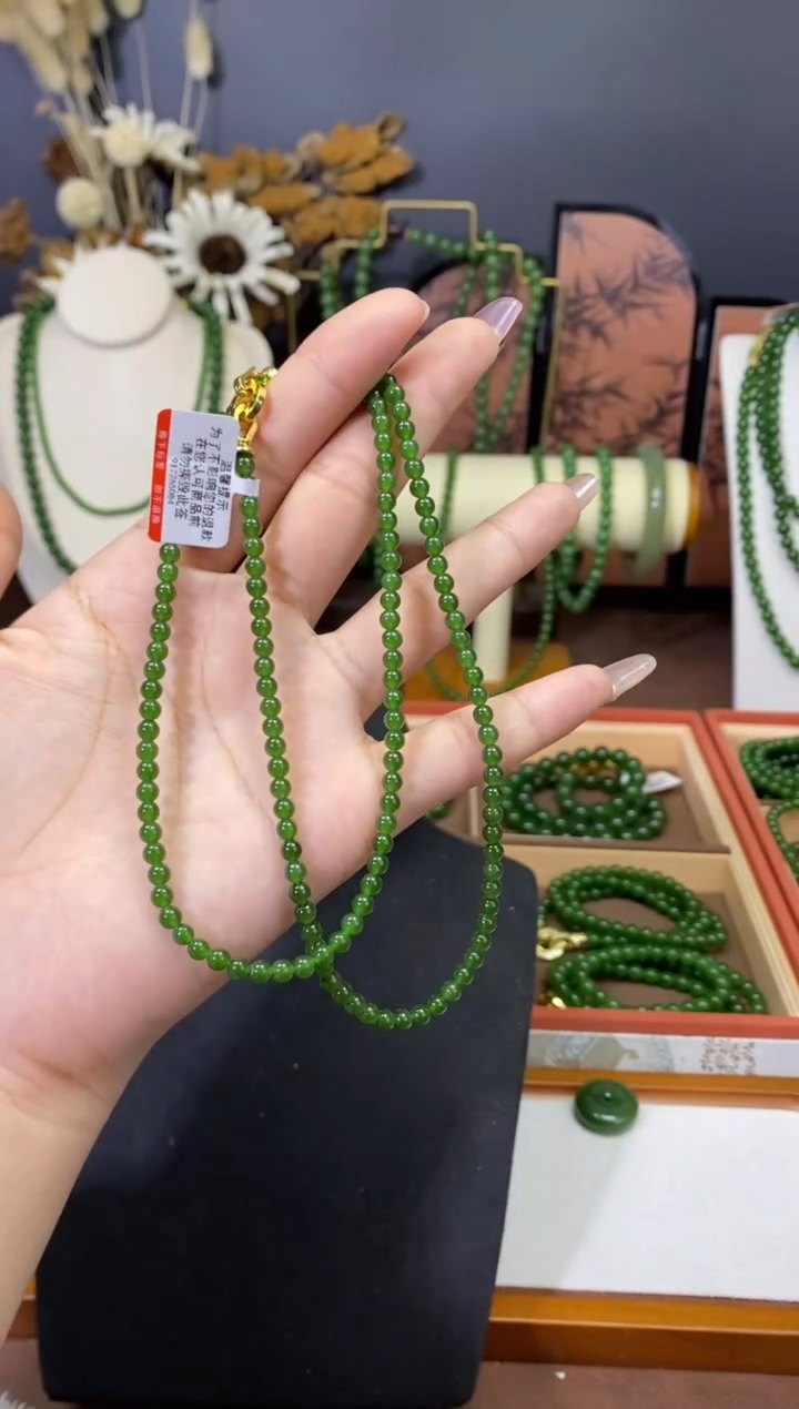 【闪购商品】和田玉（碧玉）颈饰未镶嵌4mm辣绿毛衣链