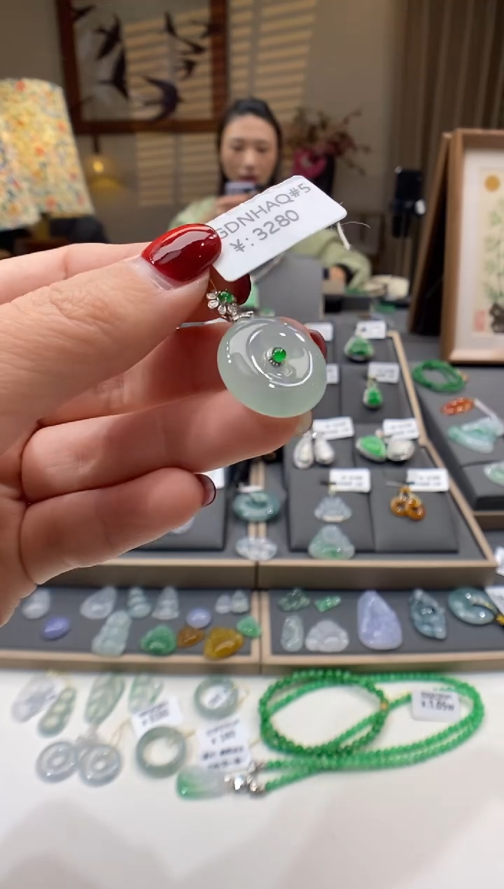 【闪购商品】翡翠颈饰18K金镶嵌平安扣