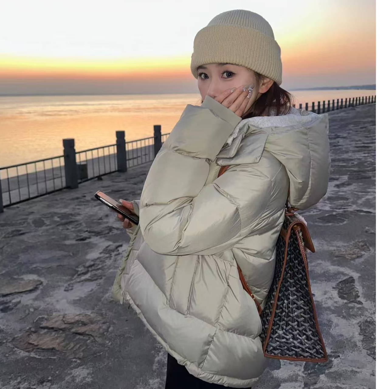 五格泡芙连帽秋冬羽绒服收腰显瘦保暖外套