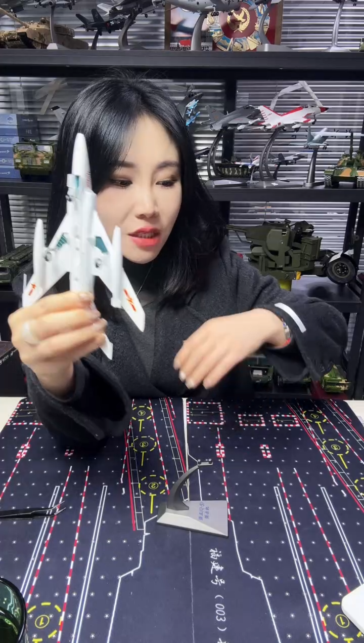 1/72合金飞机模型白色强五