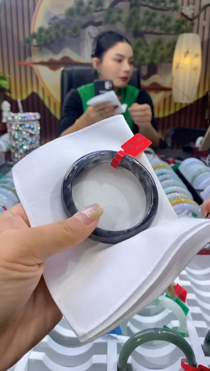 【闪购商品】翡翠未镶嵌手镯多人06005