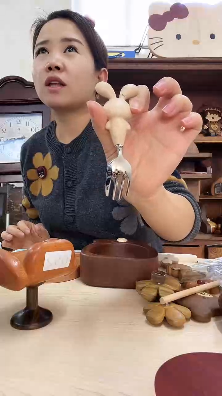 木短白兔叉子 编号692（瑕疵）