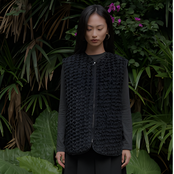 Z DAN WANG-立体纹理圆领马甲